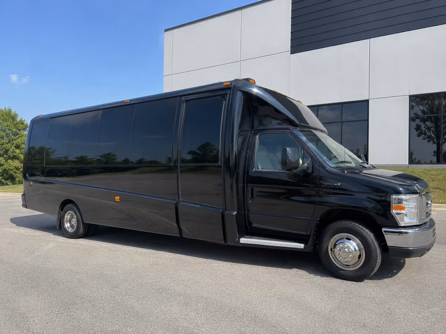 bachelor and bachelorette party bus rentals in hendersonville tennessee