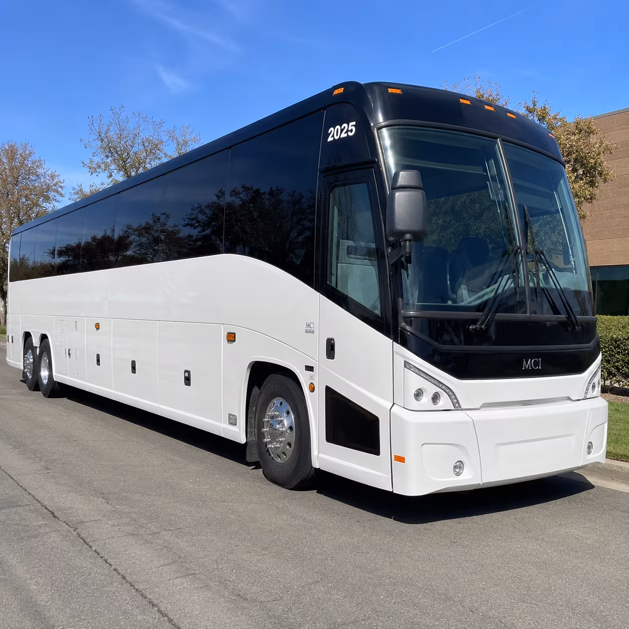 charter bus shuttle service for warehouse and distribution groups near hendersonville