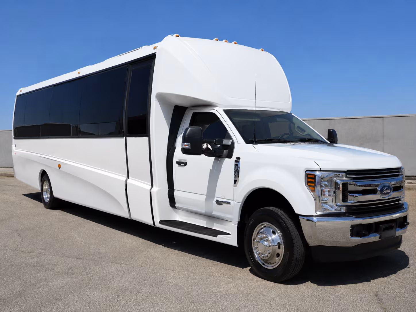 concert and sporting event buses from hendersonville to nashville