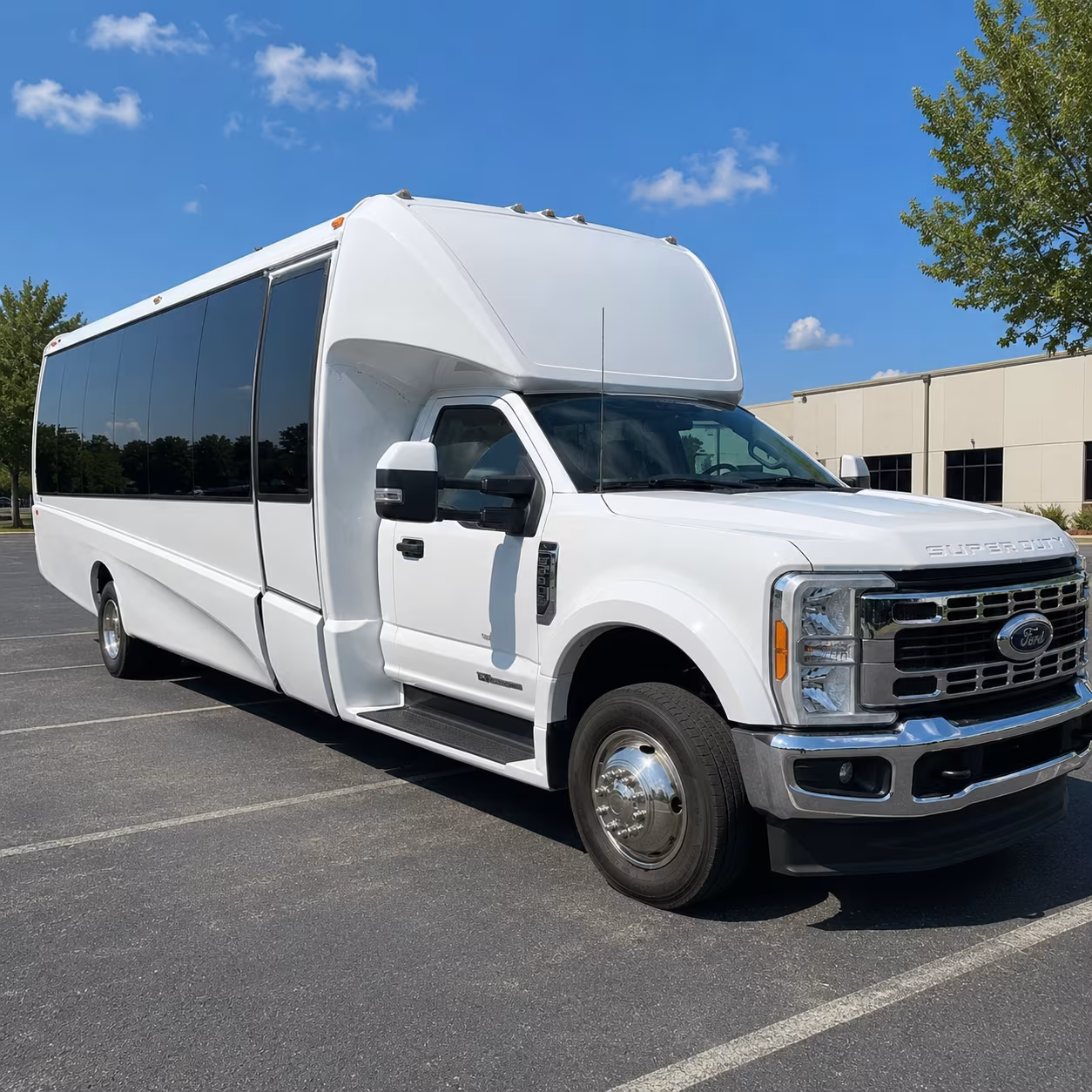 corporate airport transfer buses between hendersonville and bna