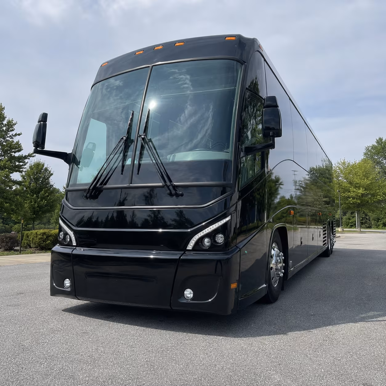 group hotel shuttle buses between hendersonville and nashville airport hotels