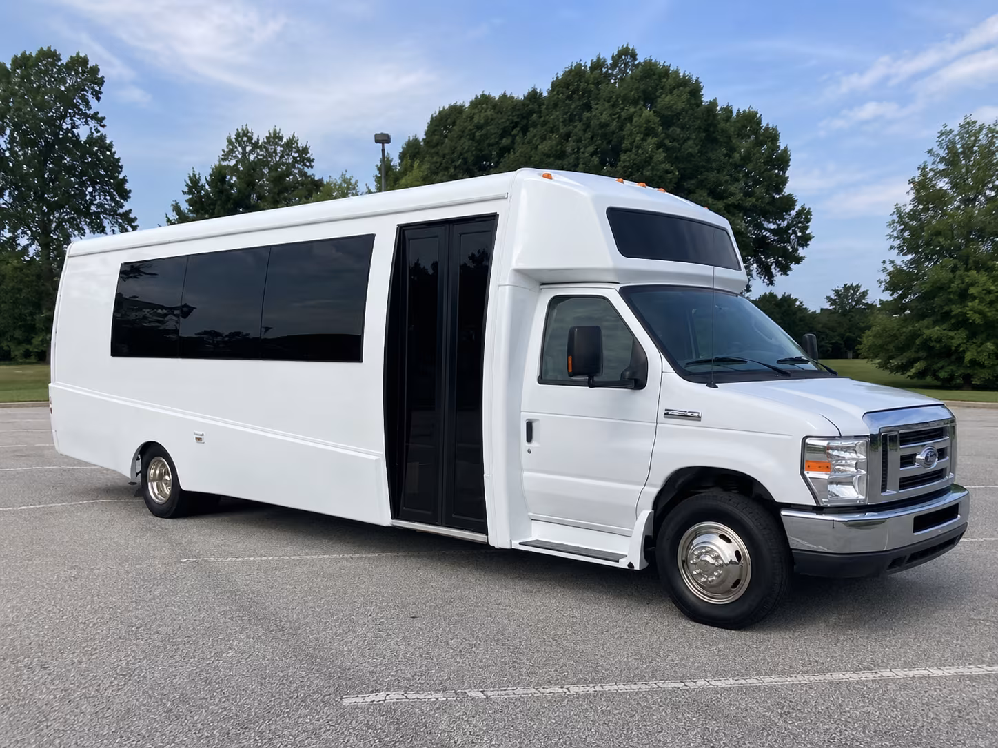 hendersonville 18 passenger party bus