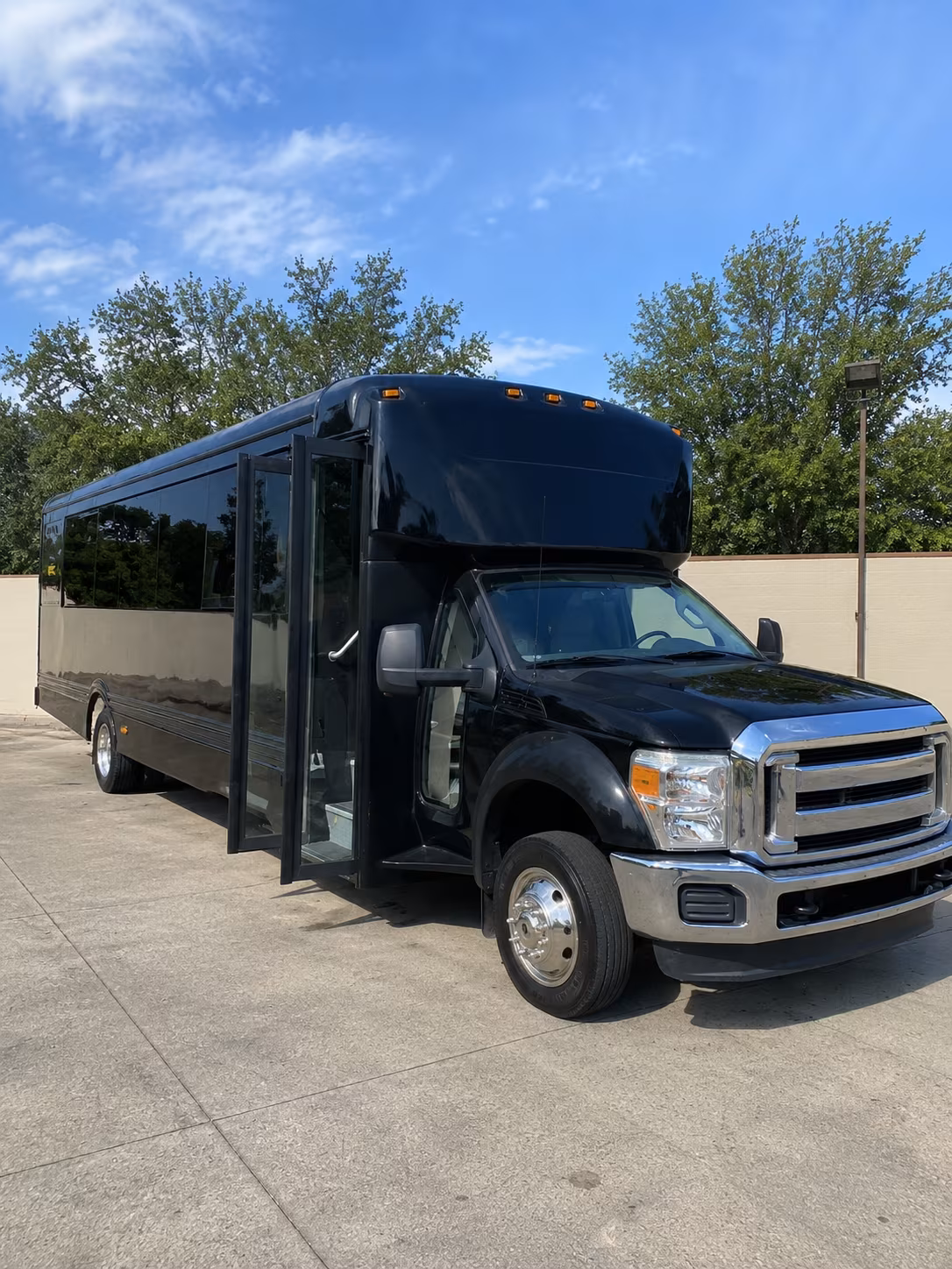 hendersonville 20 passenger party bus