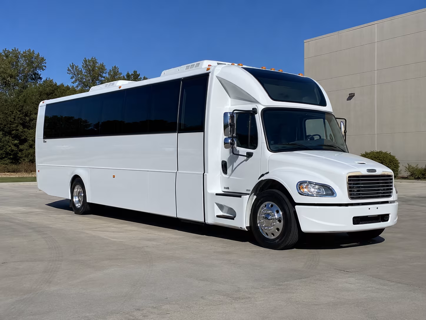 hendersonville 28 passenger party bus