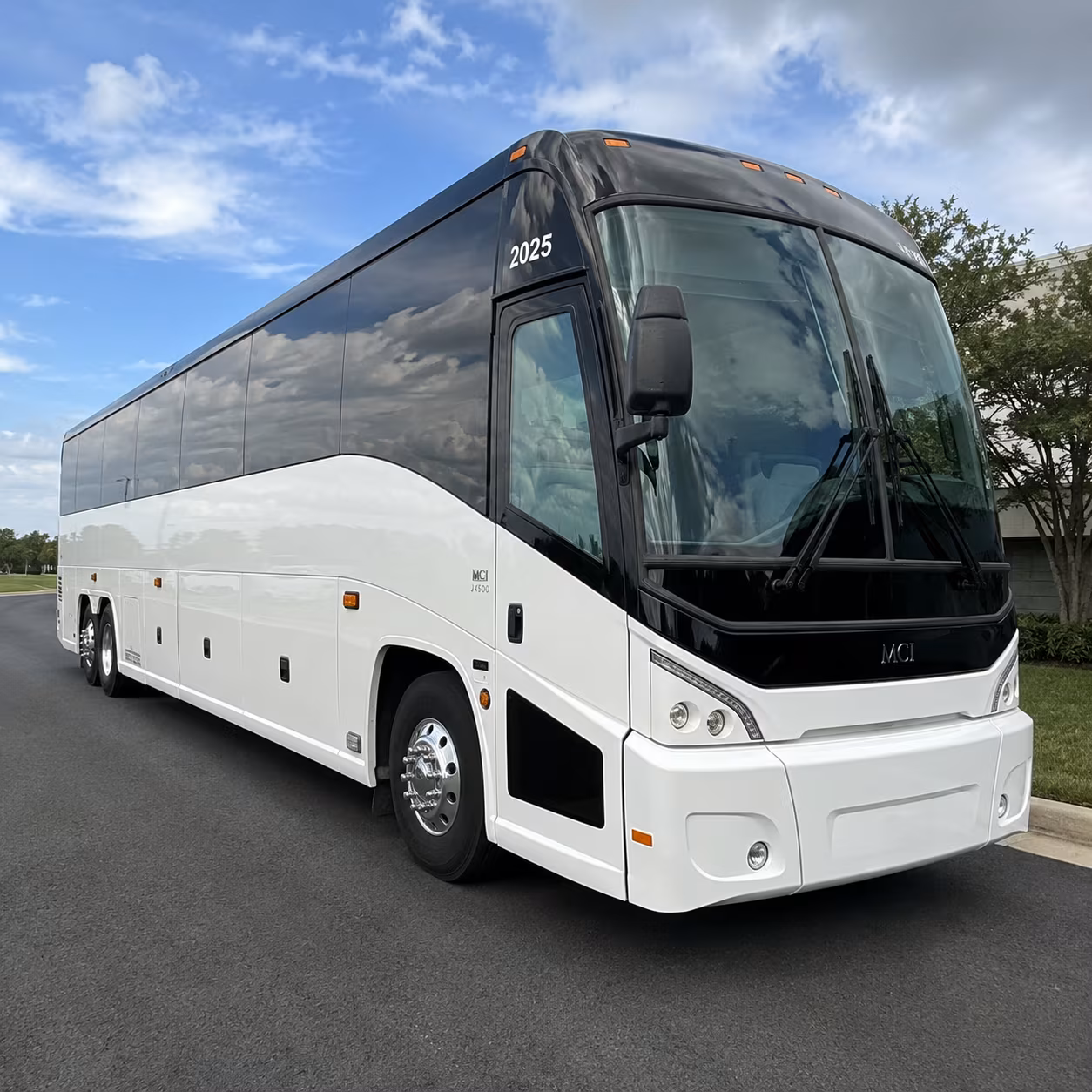 shuttle buses for hendersonville employers during special events and off site meetings
